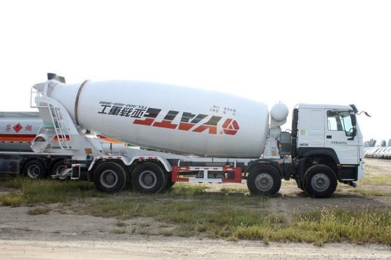 Εθνικό βαρύ φορτηγό HOWO 8X4 5.5 τετραγωνικό φορτηγό μετρητή σκυροδέματος χωρητικότητας 2-25m3