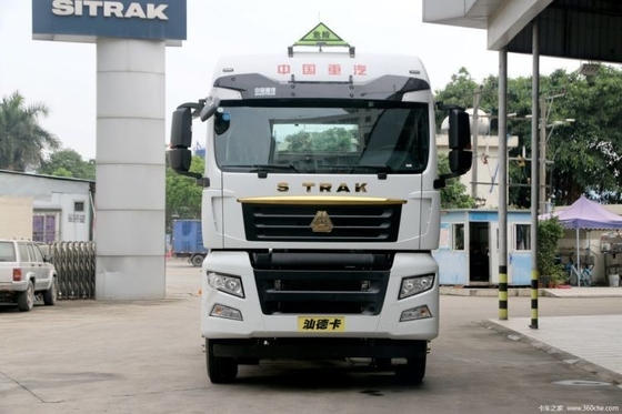 Sinotruk SITRAK C7H 6X4 440HP βαρύ φορτηγό για τη μεταφορά επικίνδυνων χημικών ουσιών σε ένα
