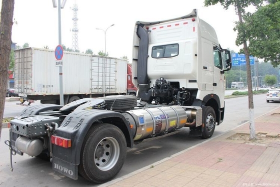 4X2 Αριστερό Χέρι Οδήγηση Sinotruk HOWO T7H 440HP LNG τρακτέρ φορτηγό με 16 μπροστά μετατόπιση