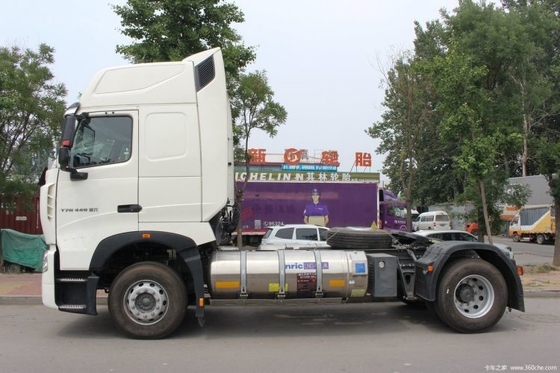 4X2 Αριστερό Χέρι Οδήγηση Sinotruk HOWO T7H 440HP LNG τρακτέρ φορτηγό με 16 μπροστά μετατόπιση