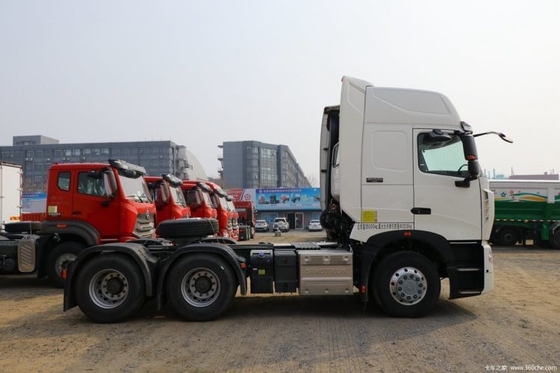 12 Προχωρητική μετατόπιση HOWO T7H 440 HP 6X4 φορτηγά τρακτέρ με σχεδιασμό προχωρητικής σκέψης