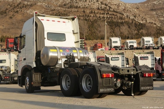 Οδήγηση 6X4 SinoTRUK HOWO T7H LNG Τρακτέρ 440HP για τη Λογιστική Μεταφορά